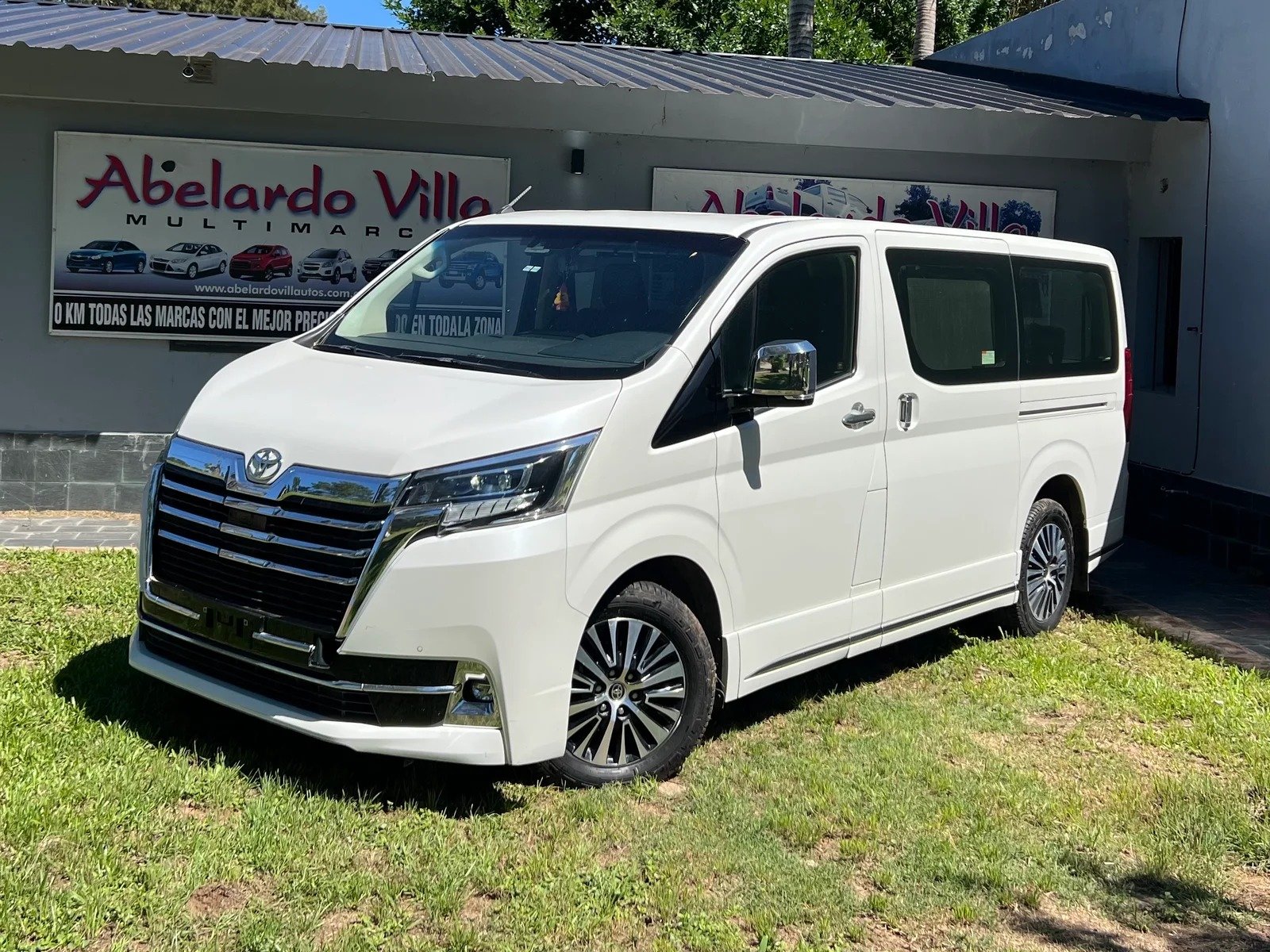TOYOTA HIACE